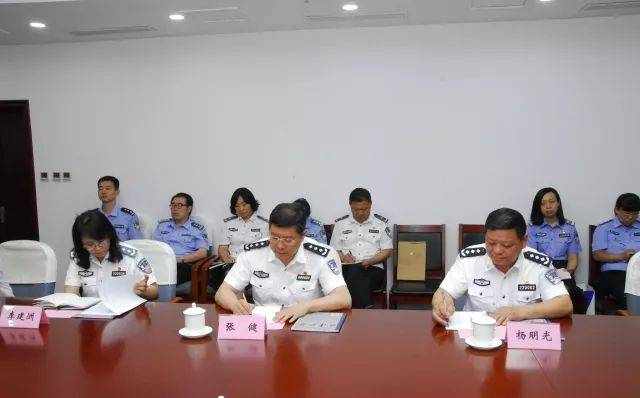 天津市法学会会长散襄军到警院调研