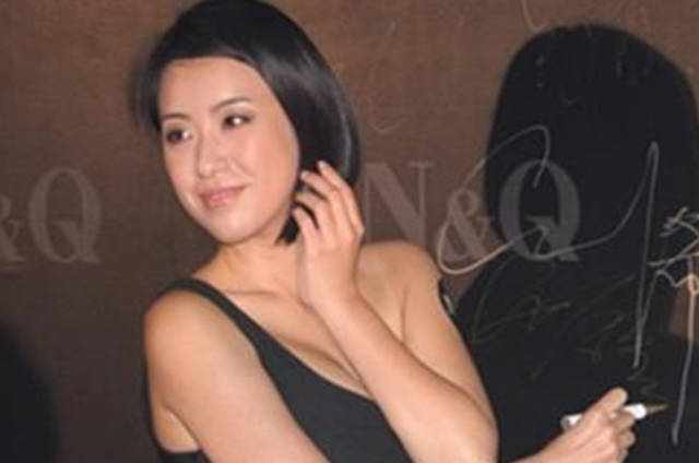 她大尺度出演《让子弹飞》走红，31岁仍吃老本，现无人问津成主播
