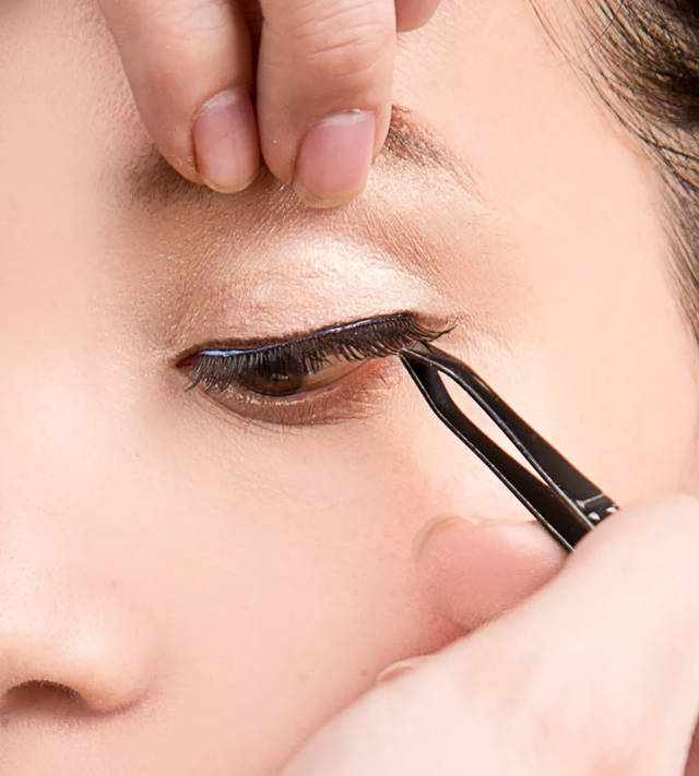 专业化妆师亲授5种贴假睫毛的手法！