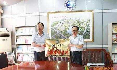 庐江二中，成为安徽一所一本大学优质生源基地