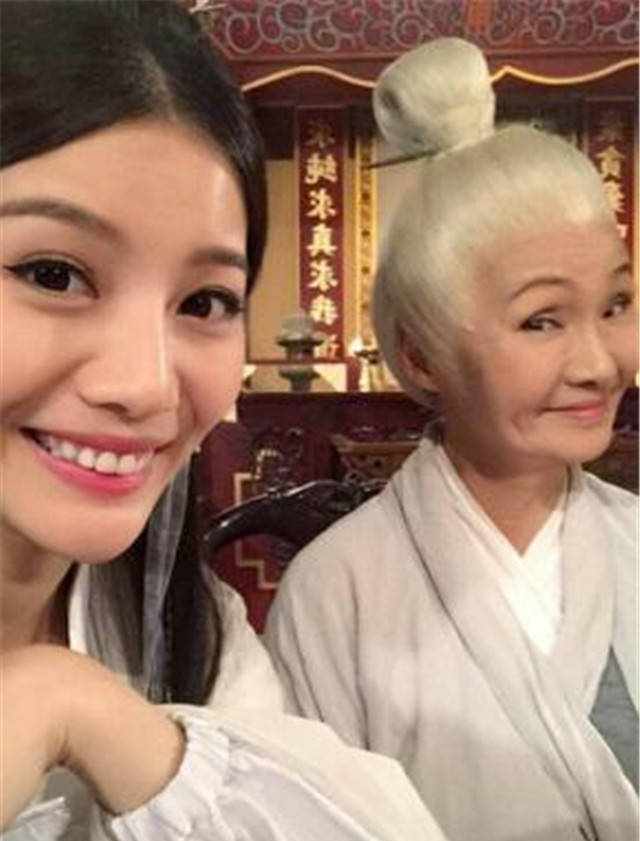 娱乐圈出了名的编辑，颜值不输一线女星，却在TVB剧中总是扮丑女