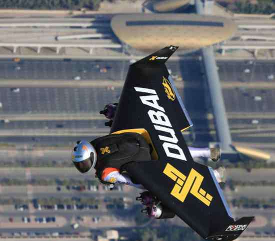 空中冲浪 世界第一个“空中冲浪”的人 “空中飞侠”伊夫·罗西