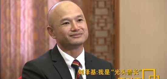 光头警察 香港光头警长回顾举枪自卫：暴徒没把警察当人