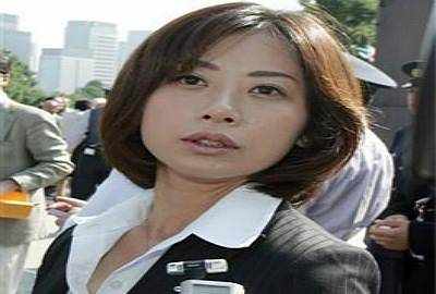 有“美女刺客”称，她34岁当选岛国议员，“从业经历”曾颇受非议