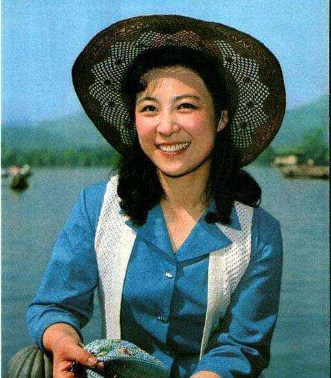 原来王馥荔儿子是他，也是演员，39岁才走红，现40岁越来越帅