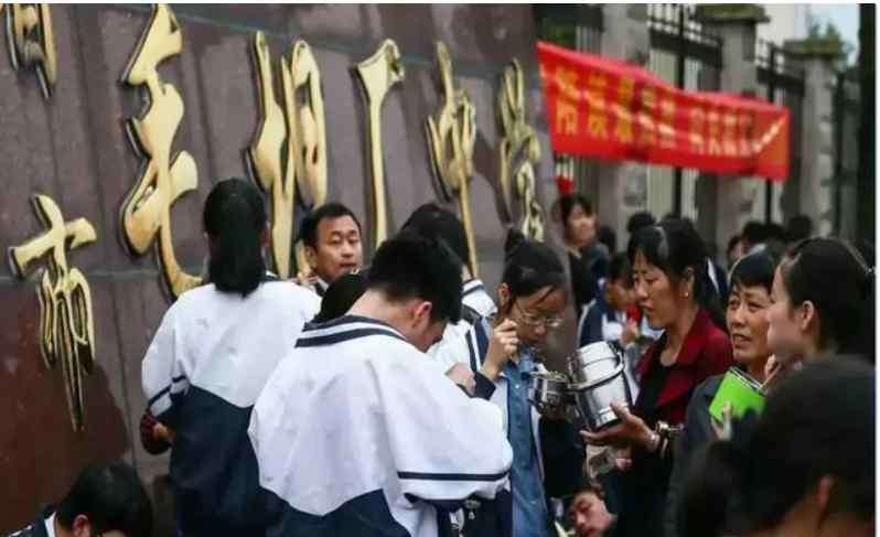 毛坦厂中学作息时间表 毛坦厂中学复读收费公布，学费几千到几万，家长：为了好大学拼了