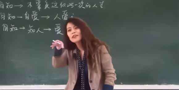 复旦大学陈果老师 她是复旦大学的“女神老师”，却因为念错一个词，从此被骂下神坛