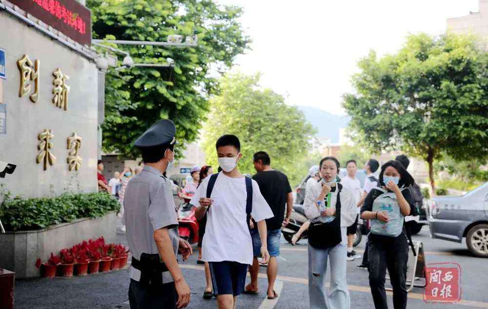 龙岩初级中学 直击龙岩中考首日！冲吧！为梦想努力奋斗的少年们！