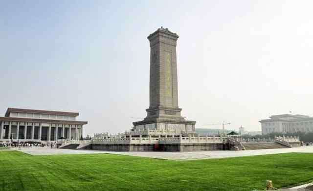 人民英雄纪念碑多高 60年代，300多吨的人民英雄纪念碑，如何辗转千里运抵天安门的？
