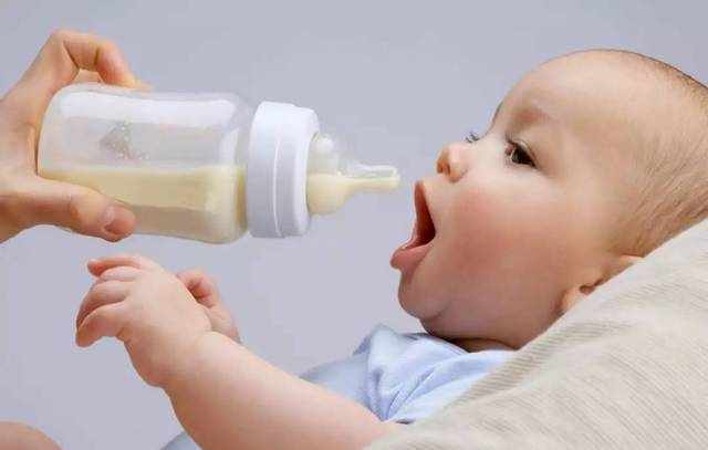 母乳与奶粉混合喂养，先喂母乳还是奶粉？看完这篇就清楚了