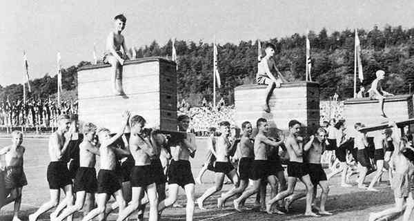 希特勒青年师 军史丨“希特勒的男孩”——纳粹德国时代的德意志青少年