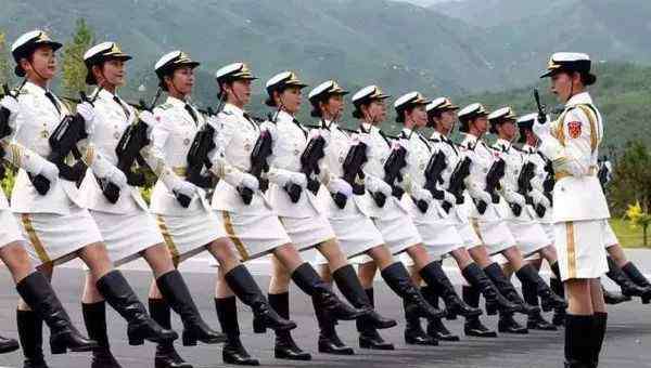 浪花少女 2018女兵征兵报名今天开始！你与女神之间只差一身浪花白的距离