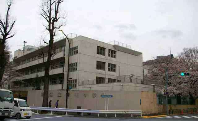 穿越民国上黄埔军校 民国时期黄埔军校确实很牛，但还有两个军校，名声实力都毫不逊色