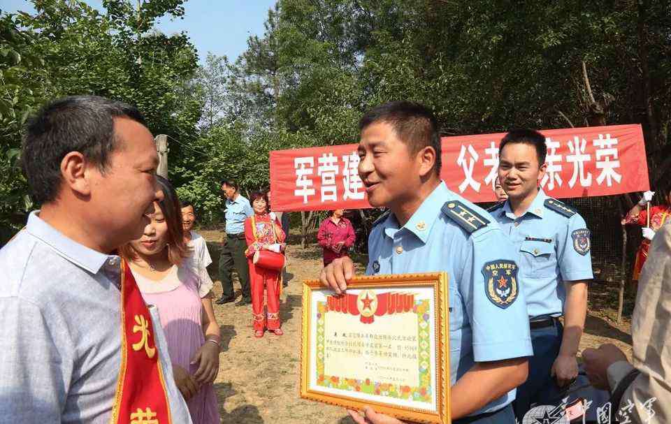 千里万里 千里万里，也要把立功喜报送到你家里！
