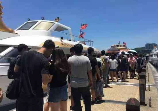 大陆赴台个人游 张召忠：大陆暂停赴台个人游发出了什么信号？