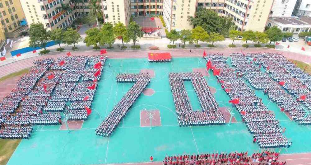 仙游私立一中 震撼视频！仙游私立一中五千人快闪唱响《歌唱祖国》，燃爆了！