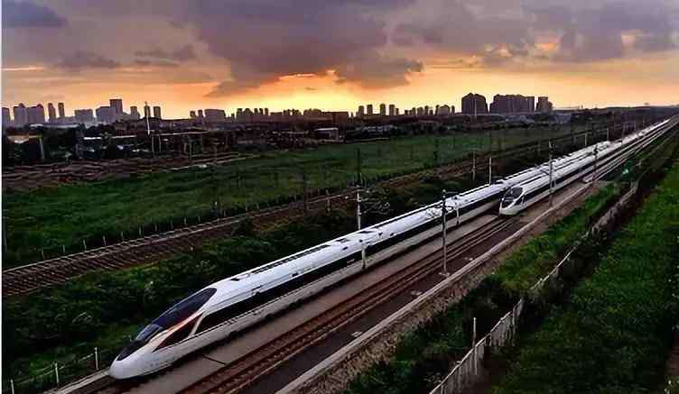 和谐号速度 今天，中国第一条时速350公里的高铁十周岁了！有多少外国政要"打过卡"？