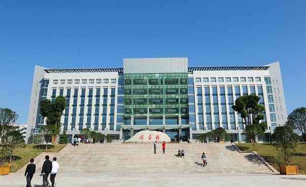 师范院校排名 武汉市内排名第二的师范大学，考上就有铁饭碗，超一本10分可报考
