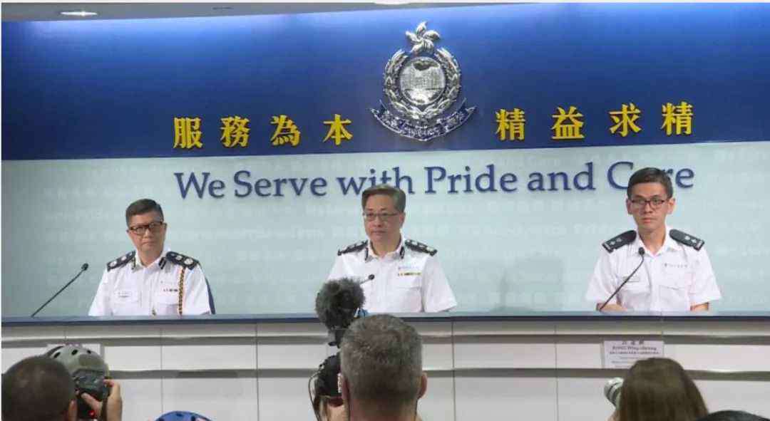 香港星岛日报 香港警方还原驱散暴徒经过