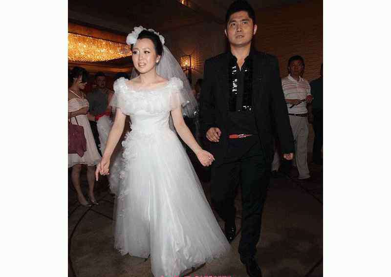 蔡明老公照片 蔡明结婚了吗 蔡明老公与蔡明儿子丁丁照片