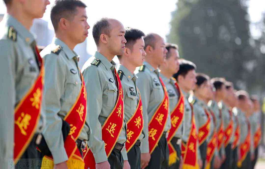 退役军官 南部战区各军兵种为退役军官举行退役仪式