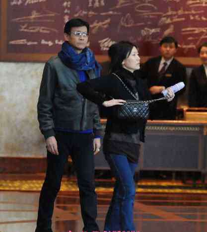 郑少秋老婆官晶华 郑少秋现任老婆官晶华 郑少秋与老婆官晶华离婚了吗