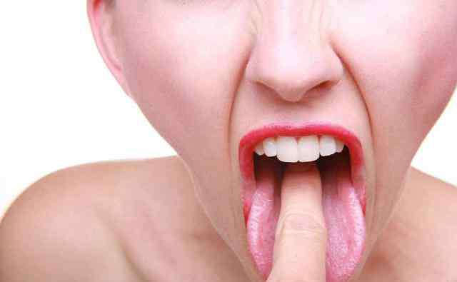 舌头被开水烫了怎么快速恢复 舌头不小心被开水烫了该怎么办？