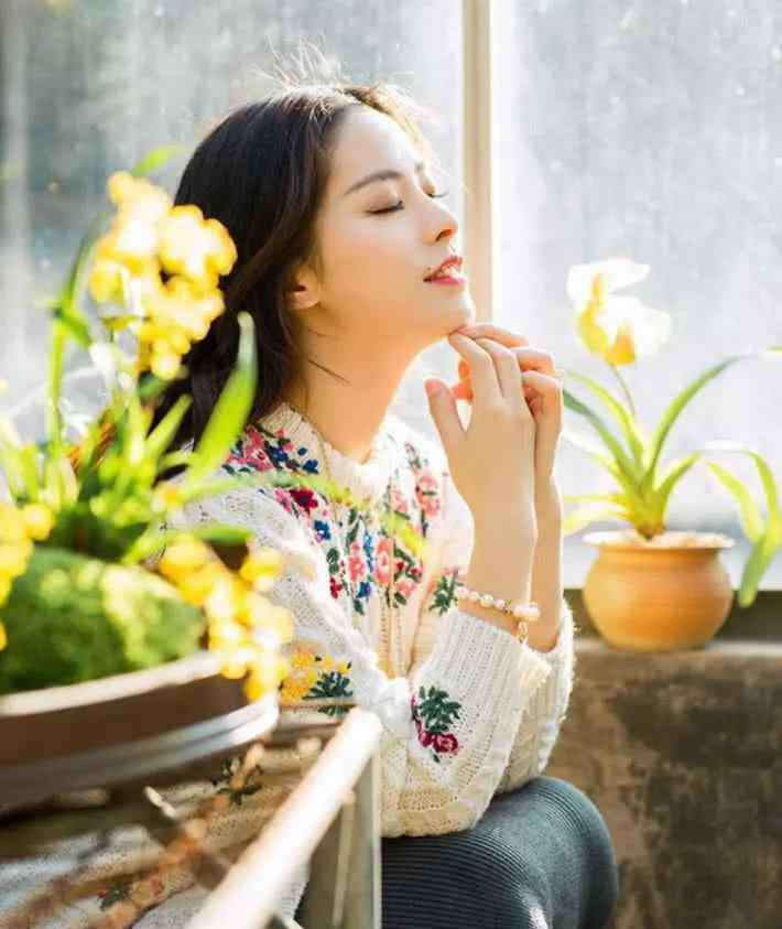 初中恋爱 初中时，和一个小女生谈恋爱，我追到女生家里……