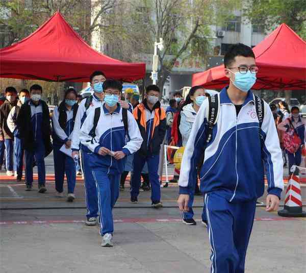 濮阳市一中 濮阳市第一中学：校园又起读书声