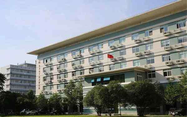 武汉海军工程学院 武汉最牛的大学，被誉为“海军军官的摇篮”，考上就有“铁饭碗”