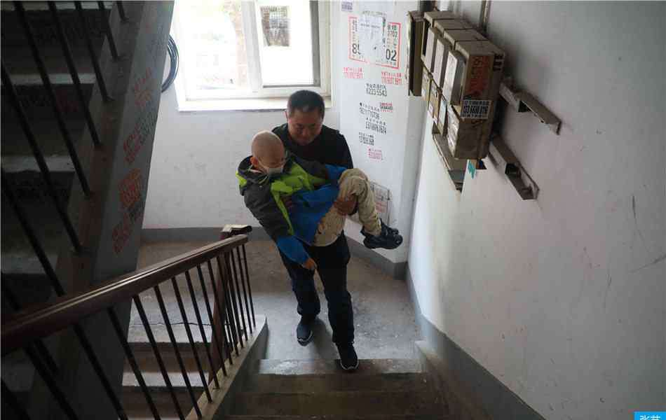戴口罩睡觉会闷死吗 男孩患重症，24小时戴口罩，经常呼气不畅而引发“窒息”