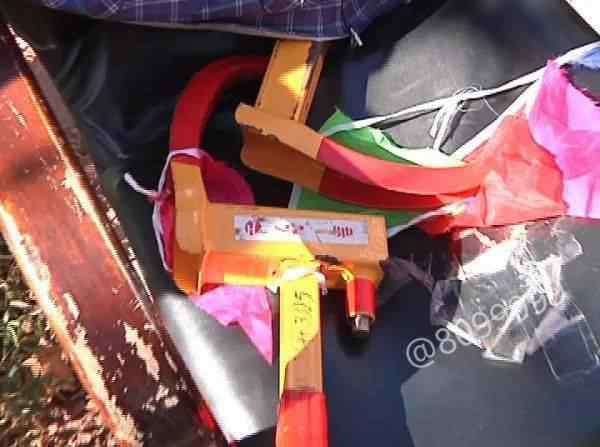 大锁被谁欺负 车停得好好的，回来一看，车轮竟被大锁锁了，你会怎么办？