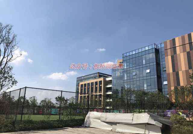 板桥事件 板桥新城又现争议事件，小区内令人羡慕的游泳池竟涉嫌违建！