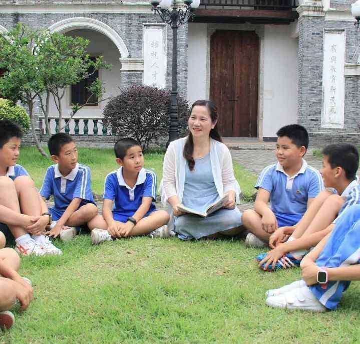 观澜中心小学 第二届“感动龙华校园人物”投票通道已开启！快为你喜欢的老师打Call