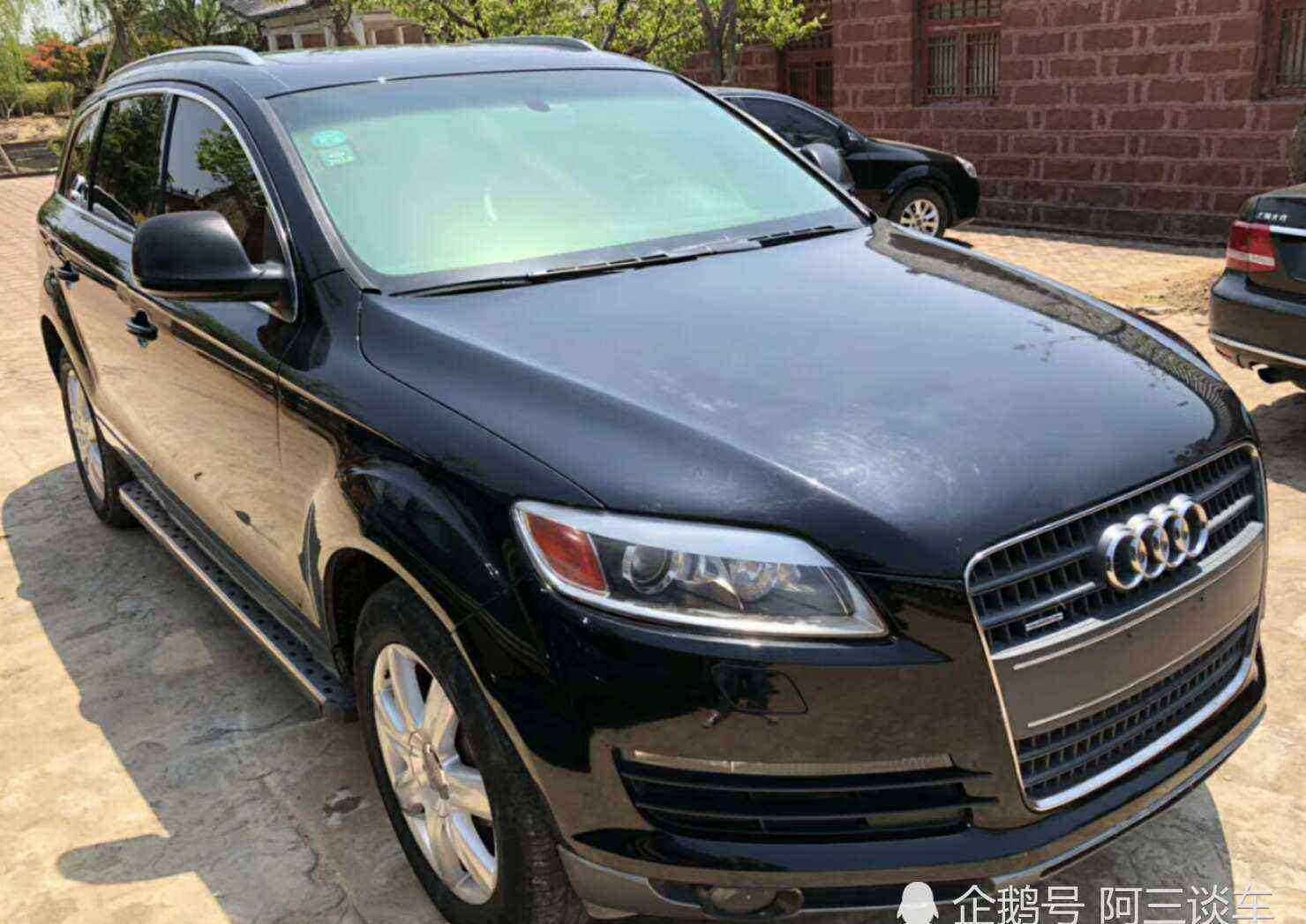 奥迪q7车友会 老板买了辆08年的奥迪Q7，看到内饰后大家都笑出了声