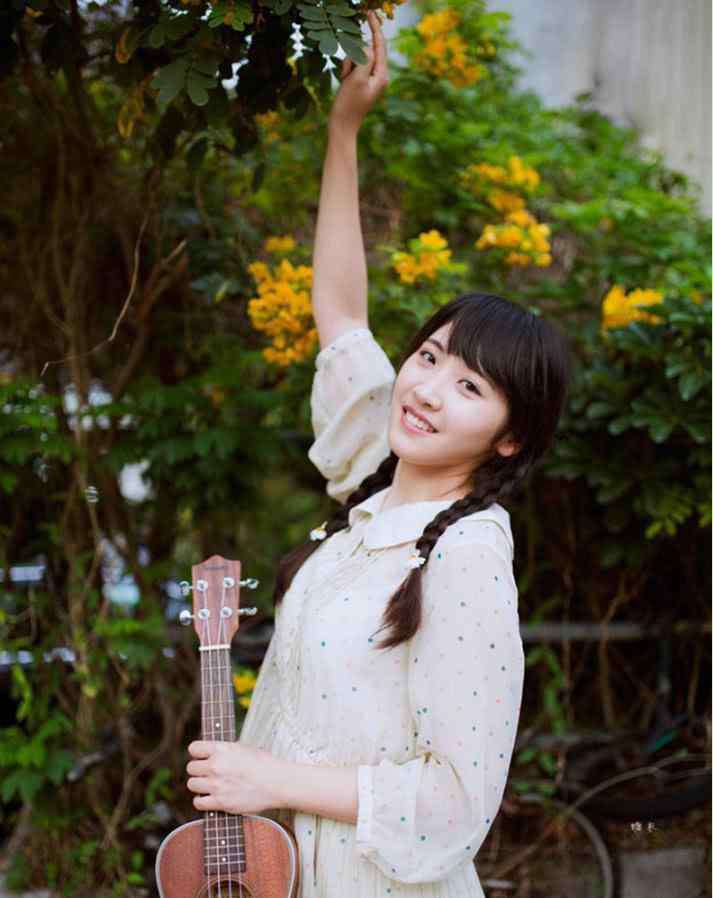 初中恋爱 初中时，和一个小女生谈恋爱，我追到女生家里……