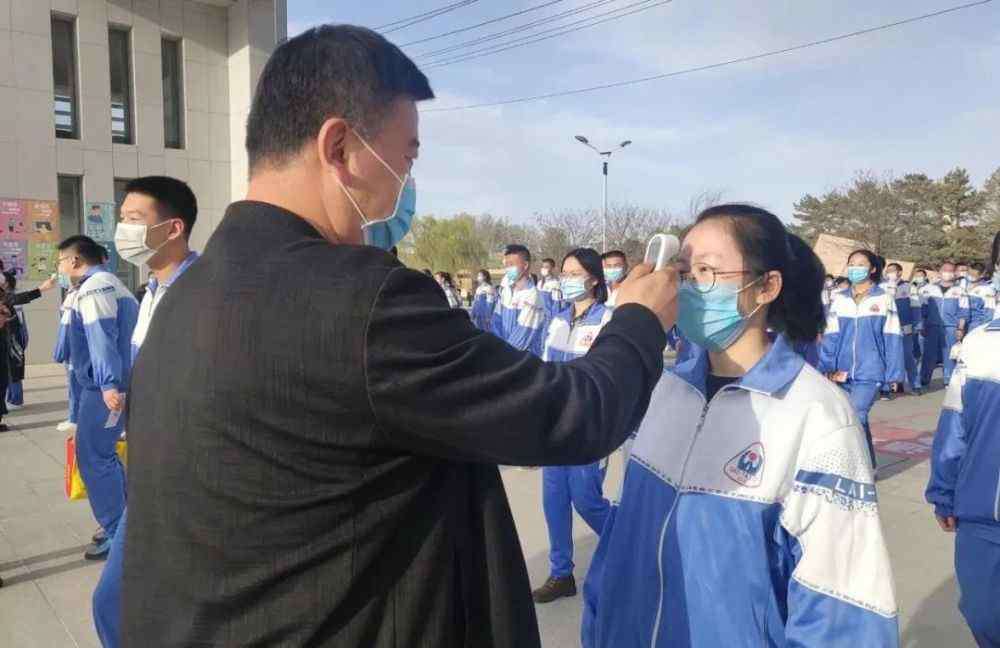 高台一中 高台县1000多名高三学子今天返校上课