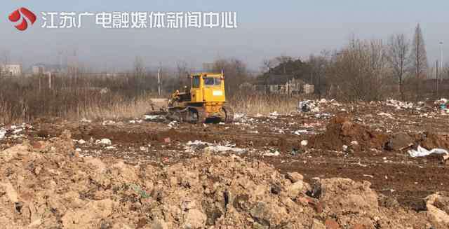 渣土是什么垃圾 城管刚下班 工程车就蜂拥而至倾倒渣土垃圾