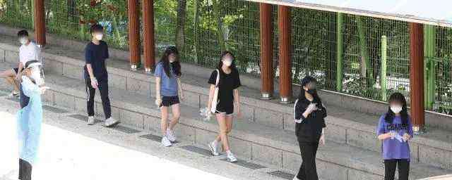 高三女生 高三女生确诊新冠肺炎，全校800多师生隔离在家