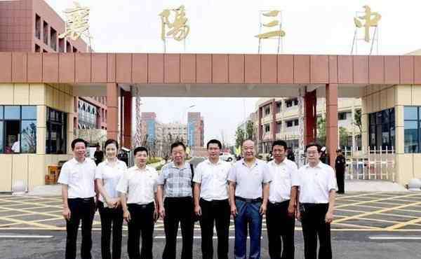 襄阳三中 襄阳这所中学，排行榜上不起眼，实力不比“大哥二哥”差，在崛起