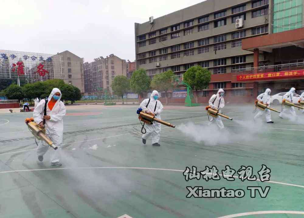 仙桃三中 今天上午，仙桃二中、三中、四中已率先行动，现场传出的画面太震撼！
