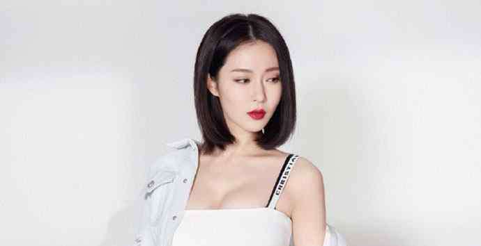 胡然胸围 胡然个人资料年龄 曾被指胸大无脑