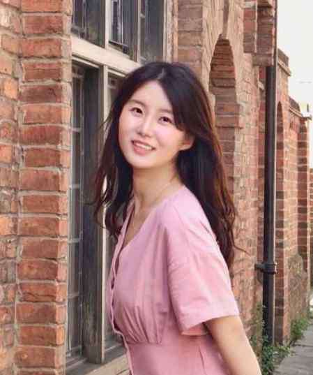 中南大学女神老师 中南大学两位女神教师，其中一位90后获聘教授，分不出谁颜值更高