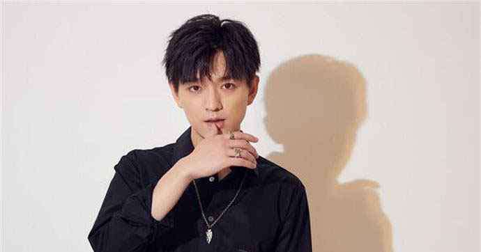 亲爱的热爱的97扮演者 亲爱的热爱的grunt扮演者 Grunt卸掉眼线颜值比李现还高