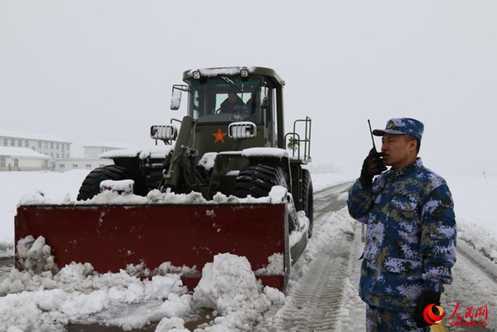 寒战雪海军航空兵部队斗寒战雪保障战机训练