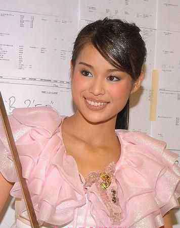 胡杏儿男友 胡杏儿现任男友是谁 胡杏儿与男友亲密照曝光