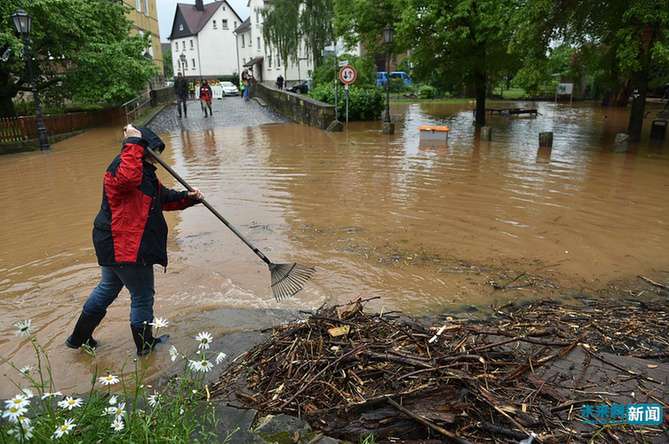  德国暴雨引发洪水 街道被淹一片汪洋