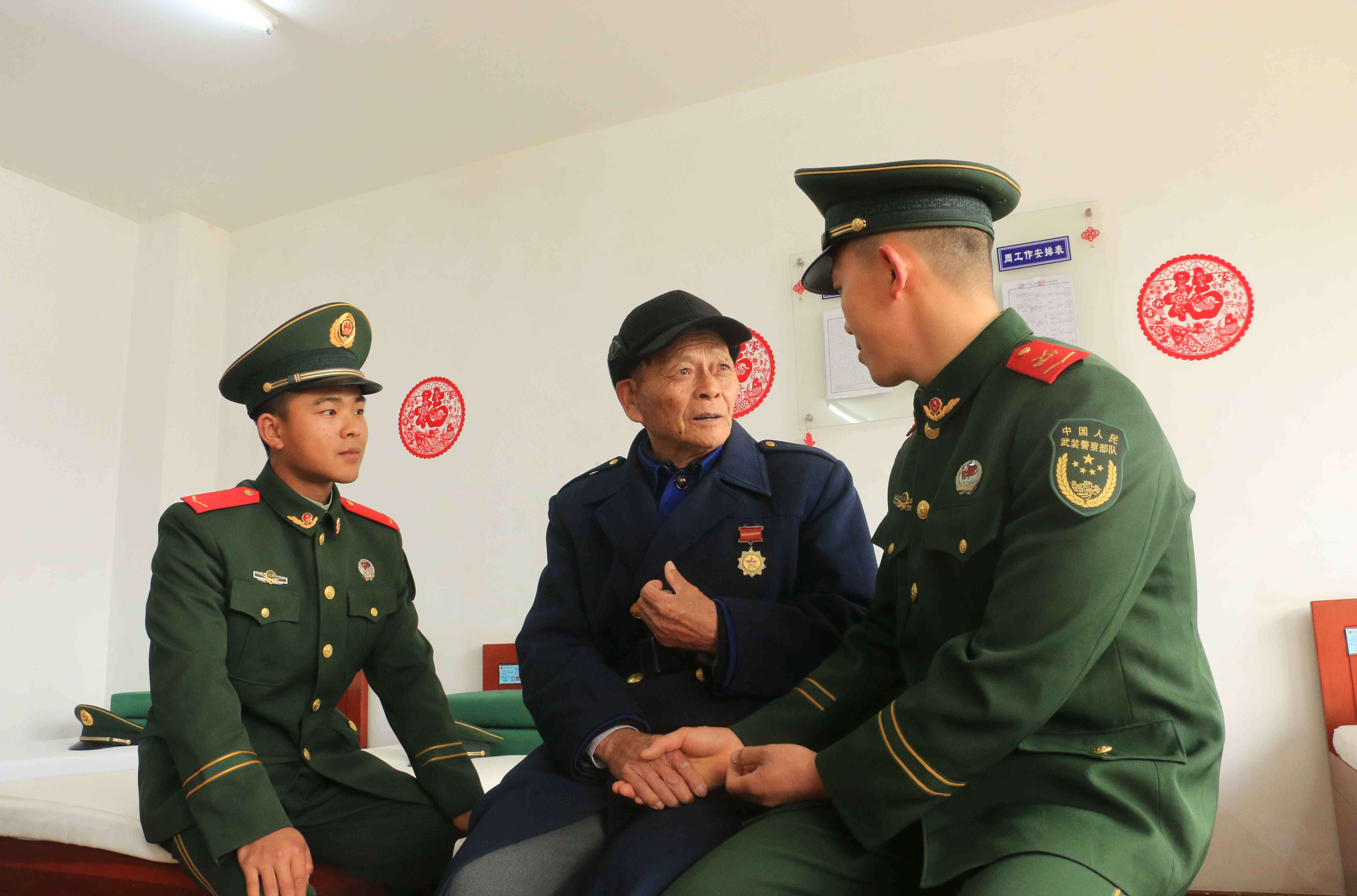 老兵回家 泪目！上海崇明91岁老连长带领老兵“回家”过年