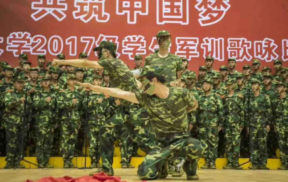 成都东软信息技术学院 饱眼福了，四川28所高校军训现场照曝光，小哥哥小姐姐亮了