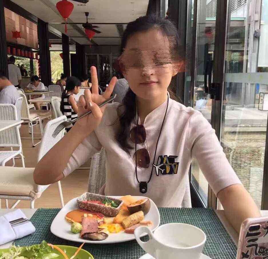 成都女留学生走红 曝成都女留学生骗走父亲300万 还拉黑全家